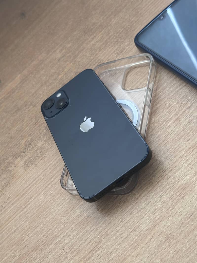 Apple iPhone 13 8