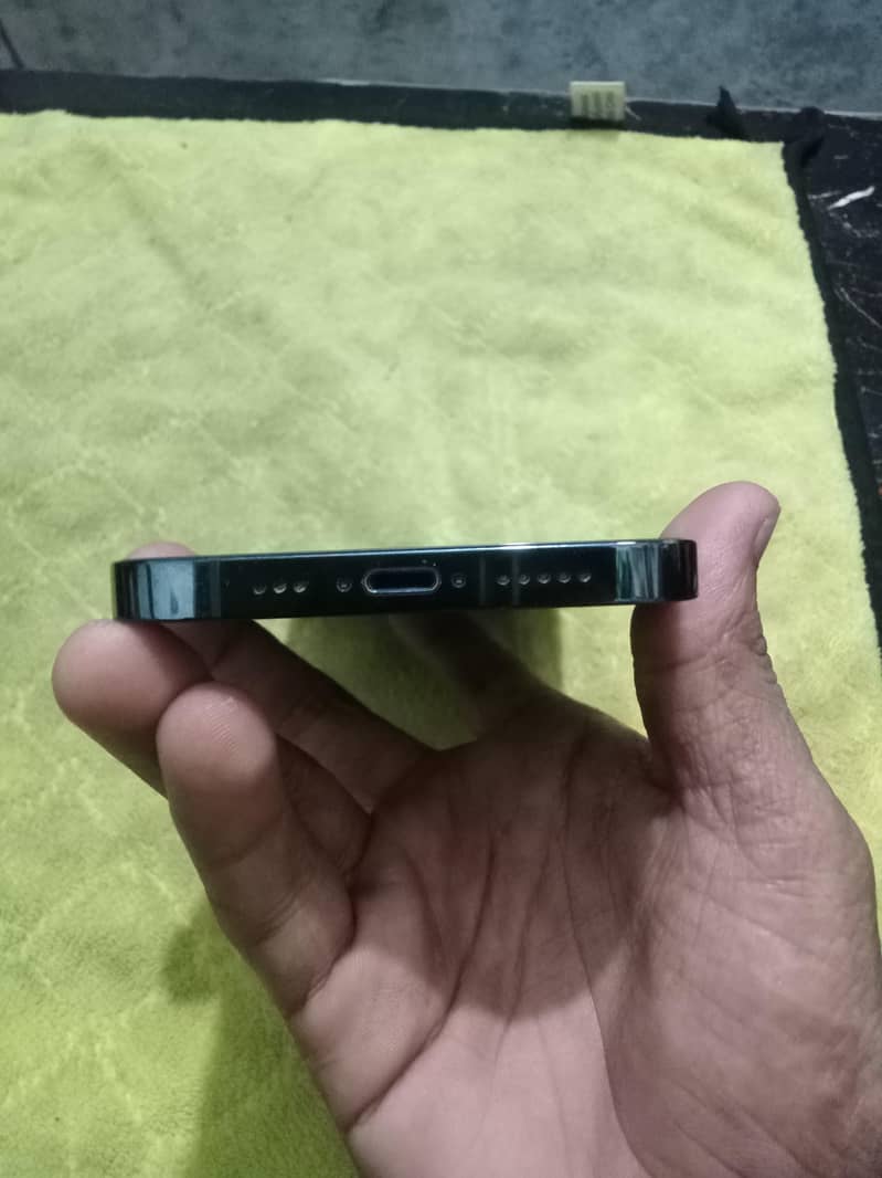 Apple iPhone 12 Pro 3