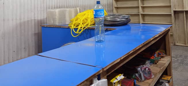 4 counters for sale kiker ki wood main hain