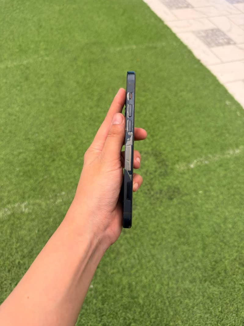 Apple iPhone 12 6