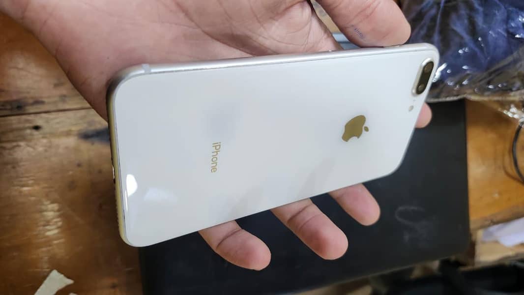 Apple iPhone 8 Plus 2