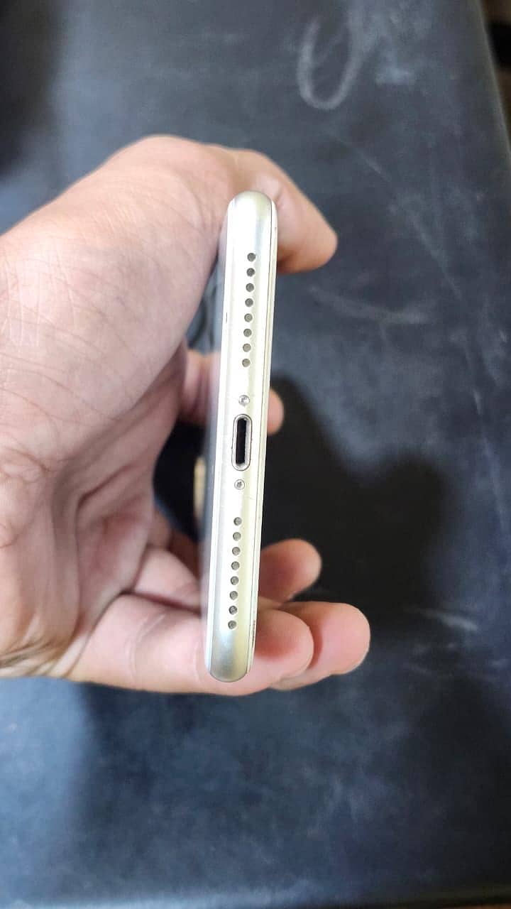 Apple iPhone 8 Plus 4