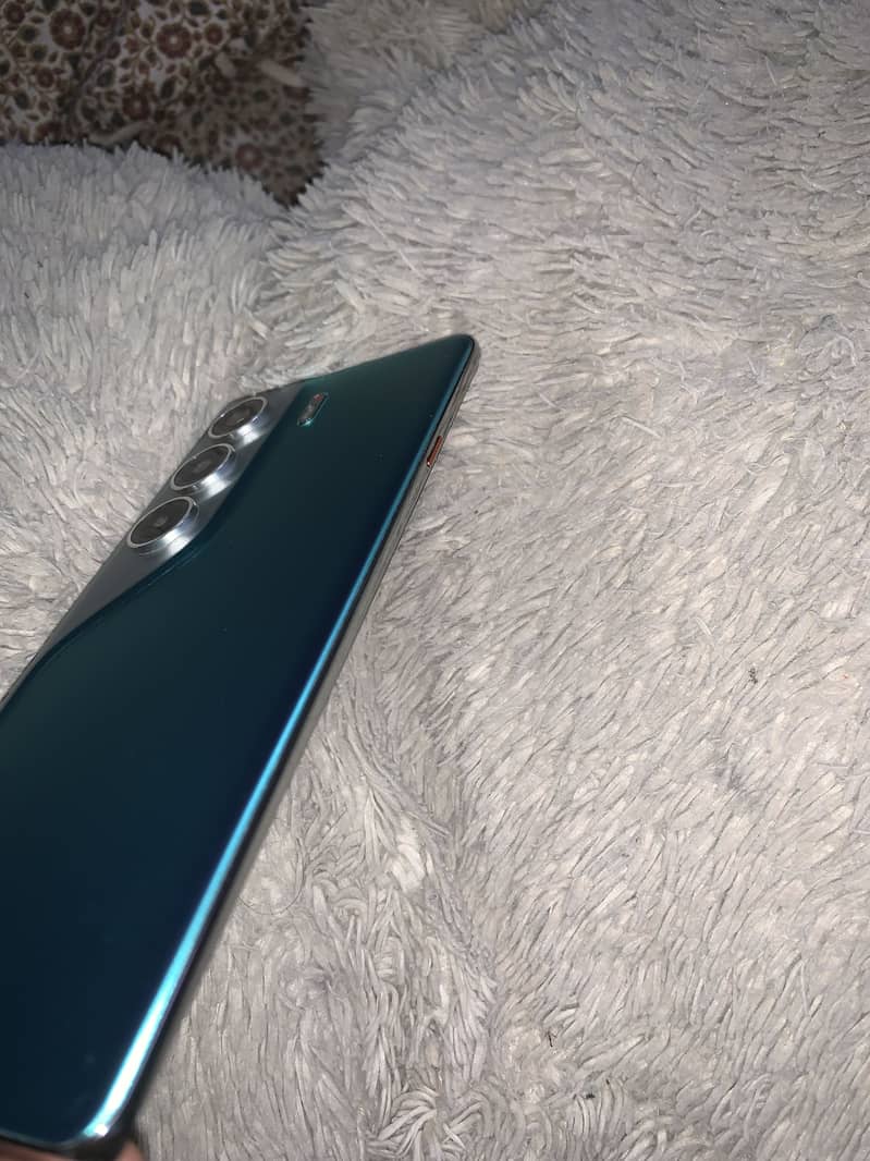 Tecno CAMON 40 Pro 4