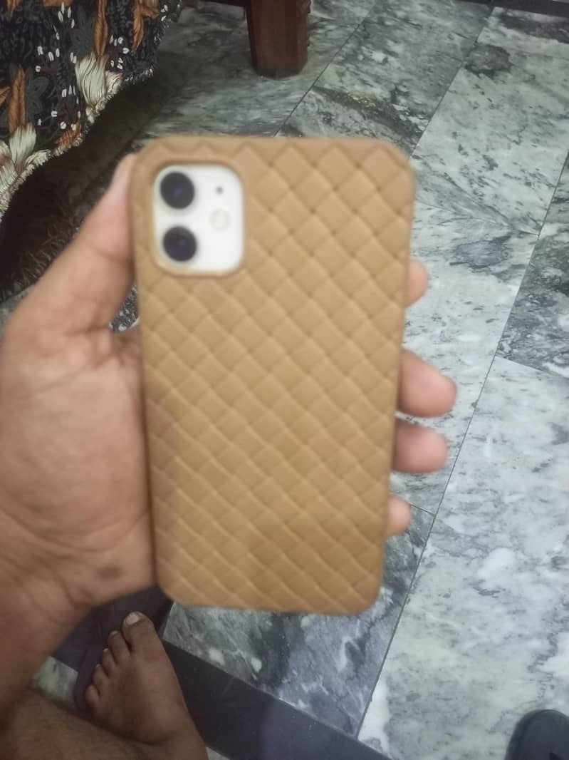 Apple iPhone 11 4