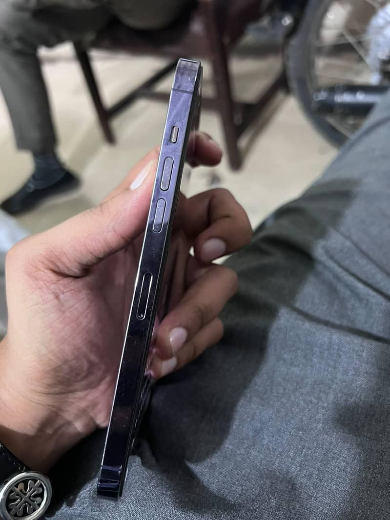 Apple iPhone 14 Pro Max 4