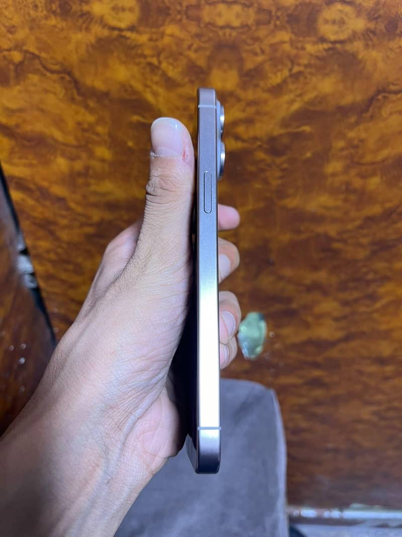 Apple iPhone 15 Pro Max 2