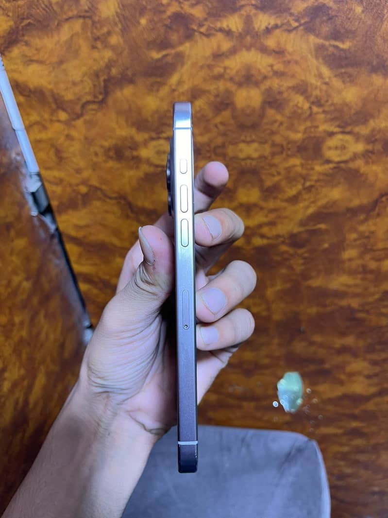 Apple iPhone 15 Pro Max 3