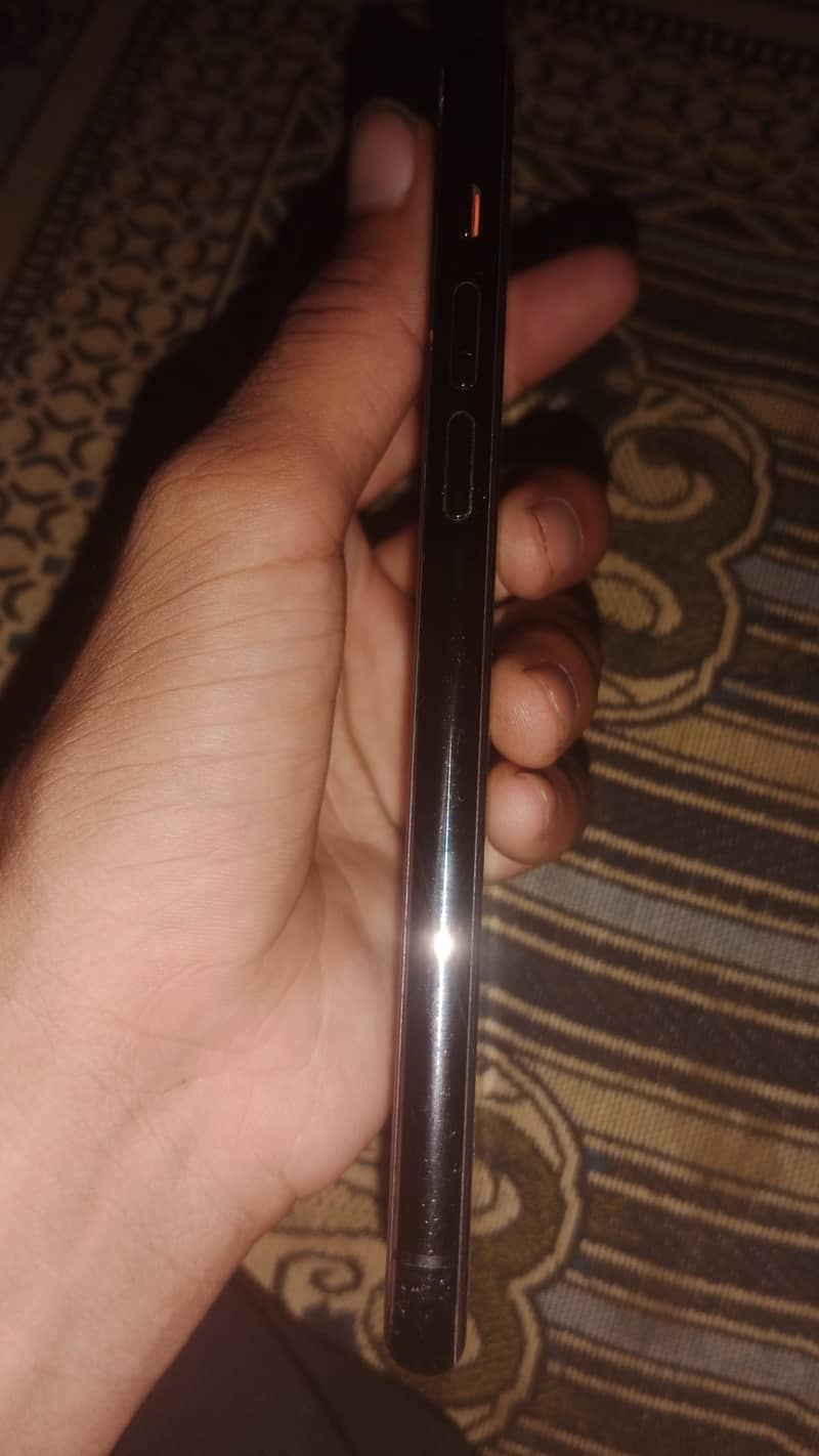 Apple iPhone 11 Pro 2
