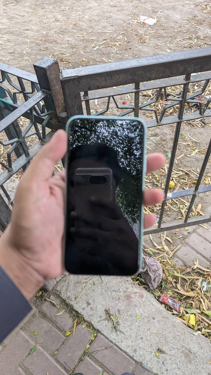 Apple iPhone 11 4