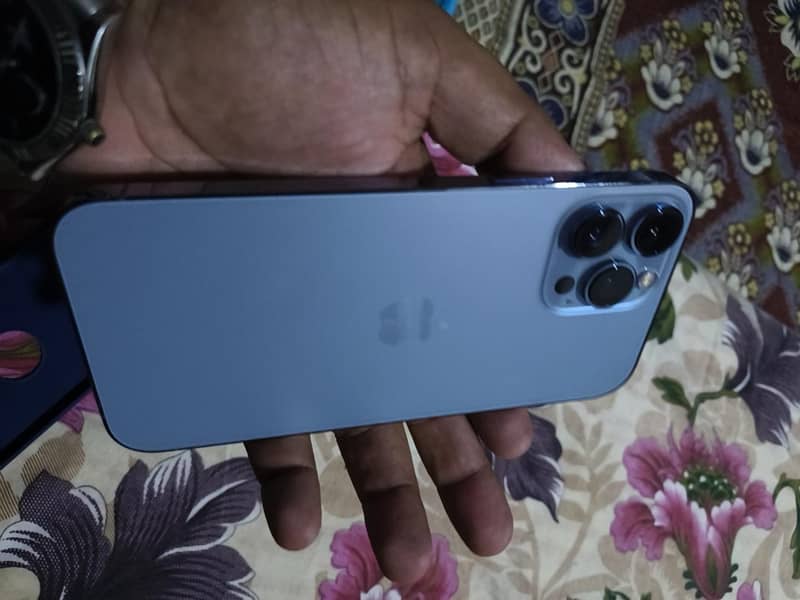 Apple iPhone 13 Pro Max 0