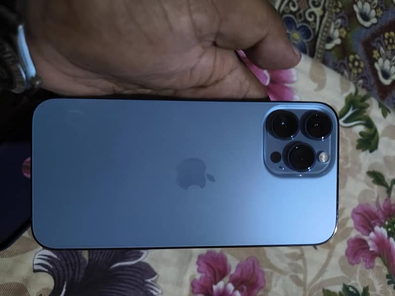 Apple iPhone 13 Pro Max 4