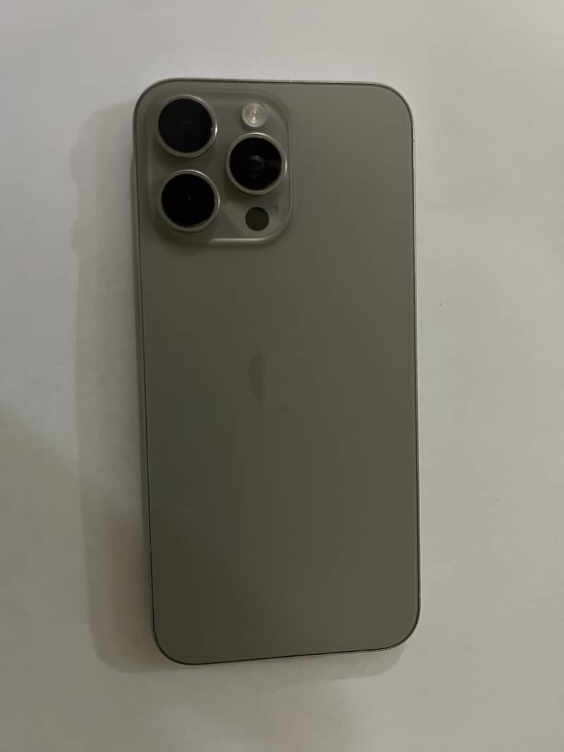 Apple iPhone 15 Pro Max 4