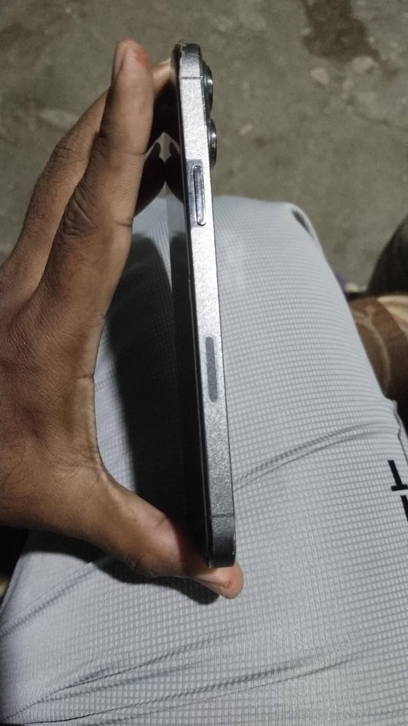 Apple iPhone 13 Pro Max 2