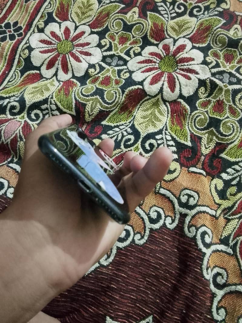 Apple iPhone 7 2