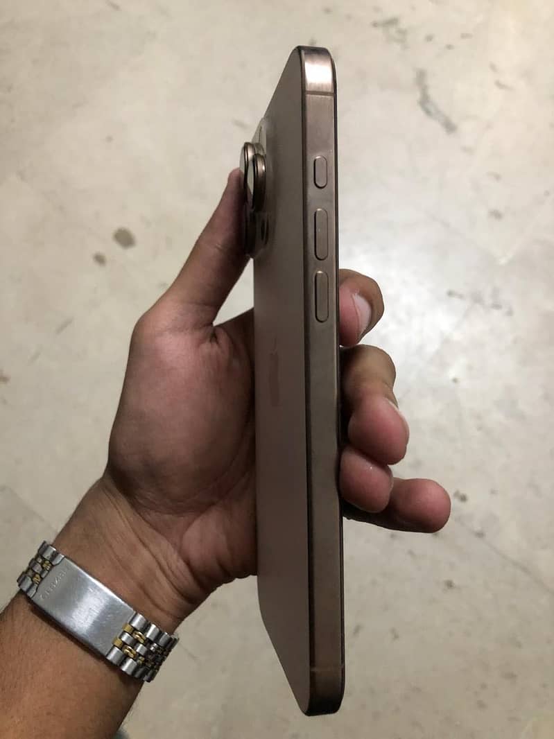 Apple iPhone 16 Pro Max 0