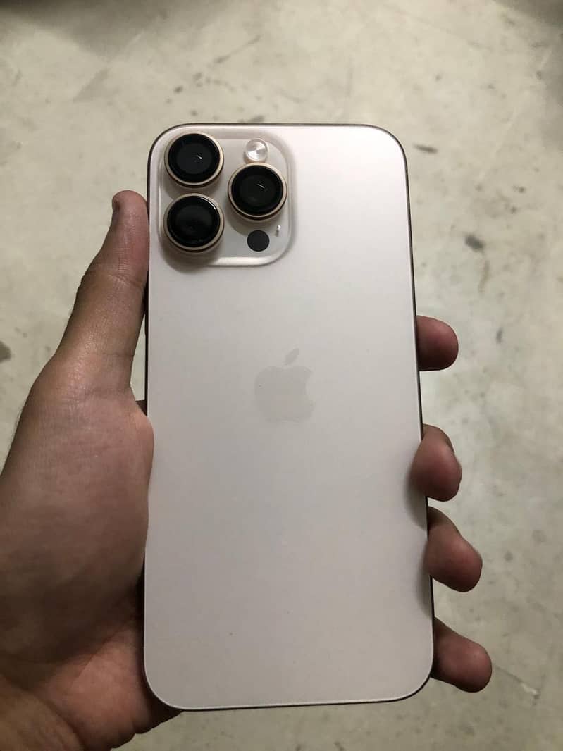 Apple iPhone 16 Pro Max 3