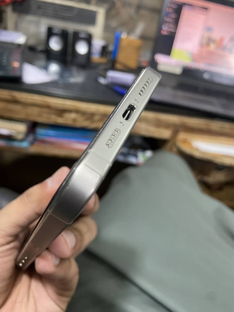 Apple iPhone 15 Pro Max 3