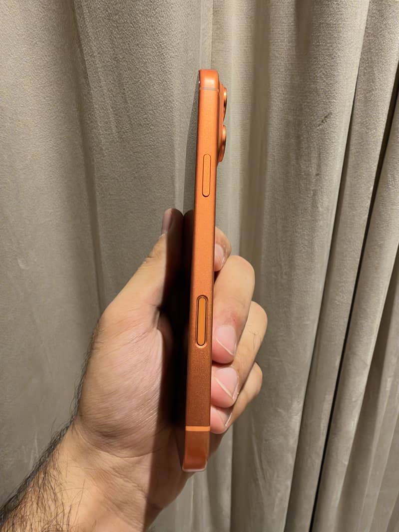 Apple iPhone 17 Pro Max 4