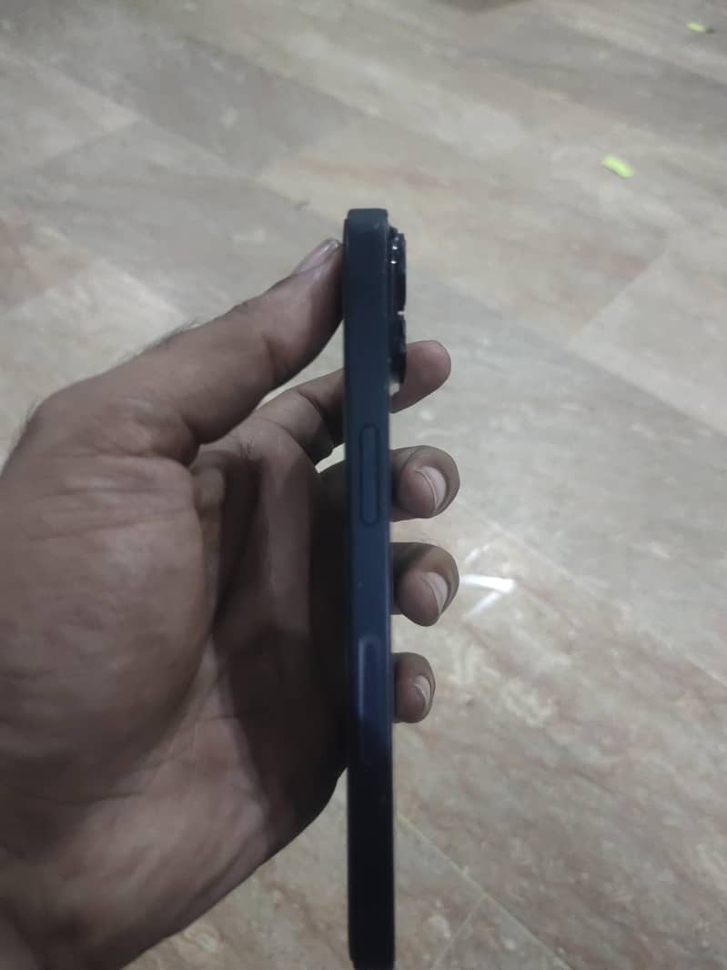 Apple iPhone 14 3