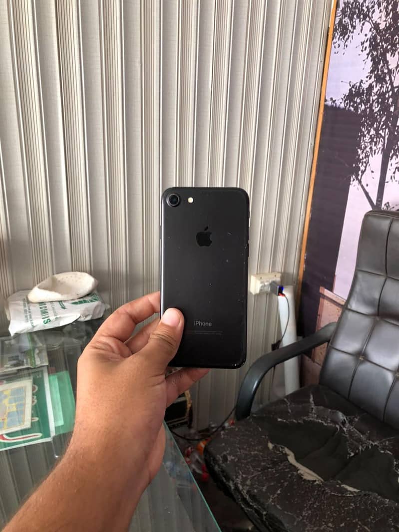 Apple iPhone 7 0