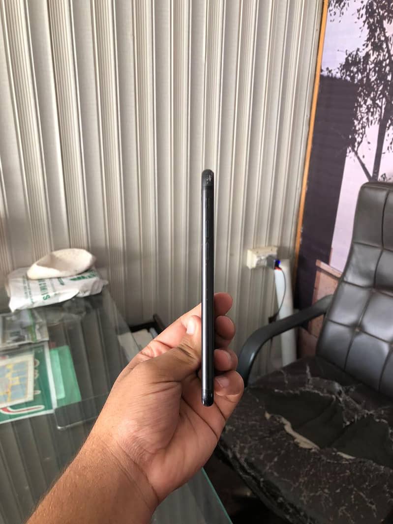 Apple iPhone 7 2