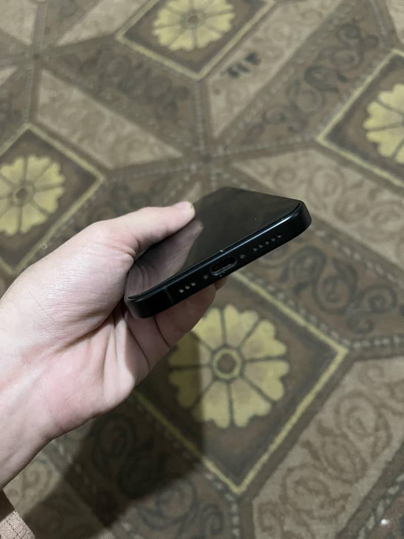 Apple iPhone 16 2
