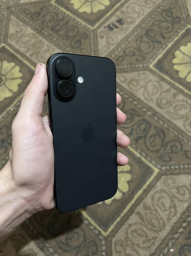 Apple iPhone 16 5
