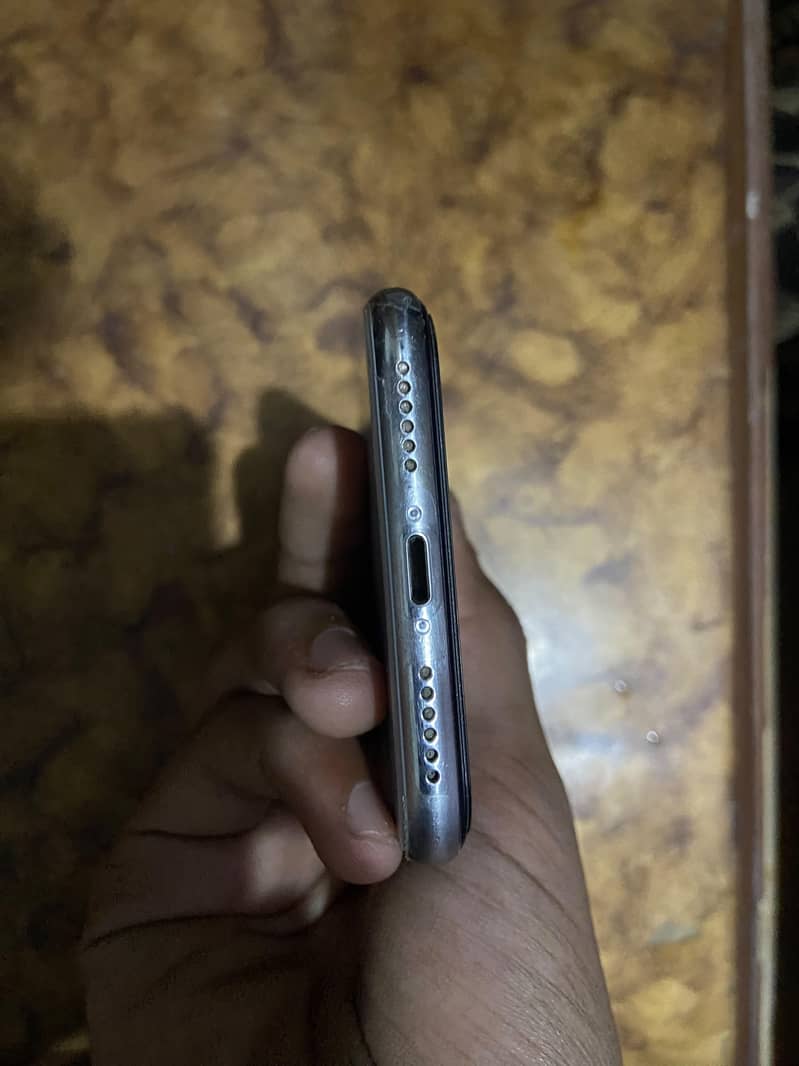 Apple iPhone X 4