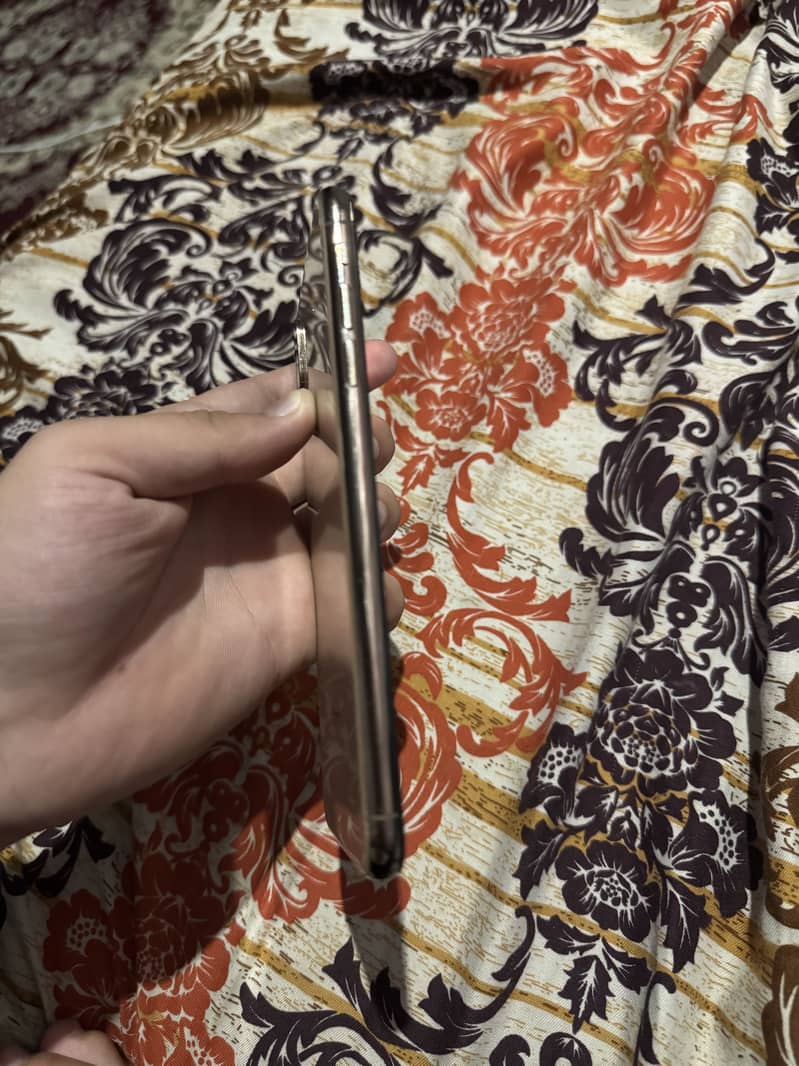 Apple iPhone XS Max 2