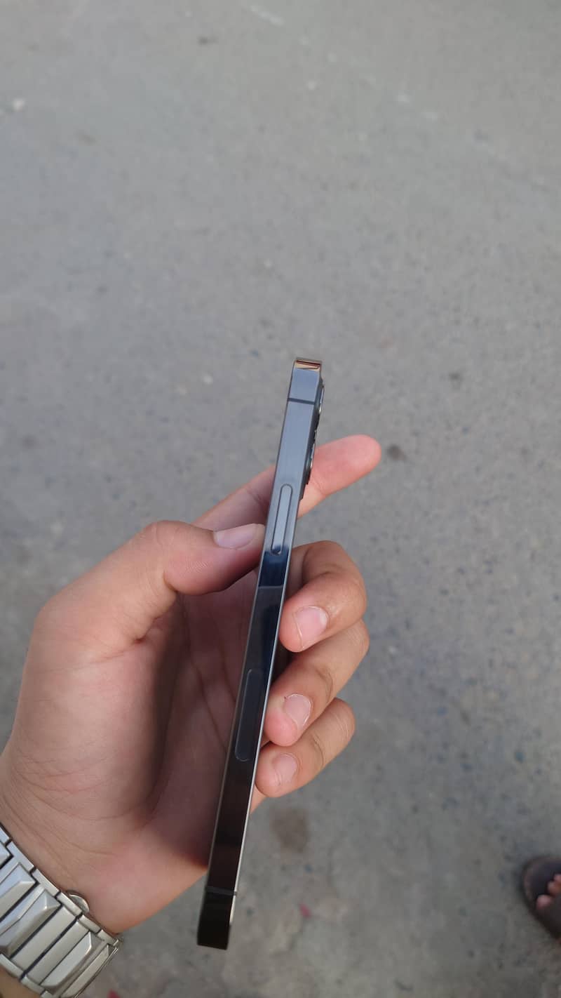 Apple iPhone 12 Pro 1
