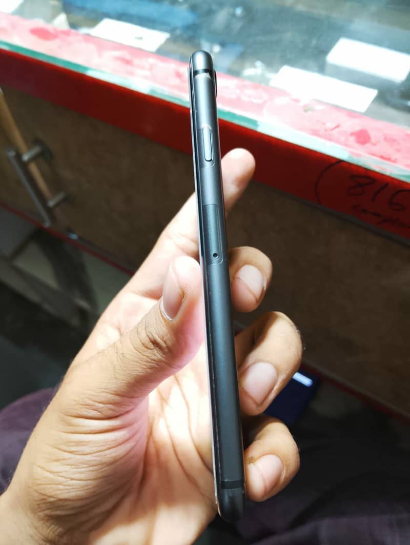Apple iPhone 8 1