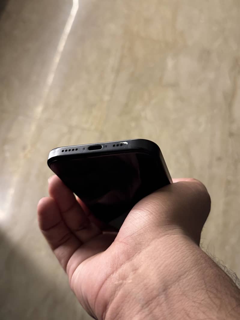 Apple iPhone 15 4