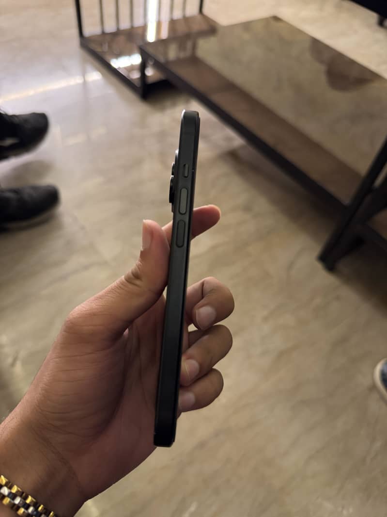 Apple iPhone 15 6