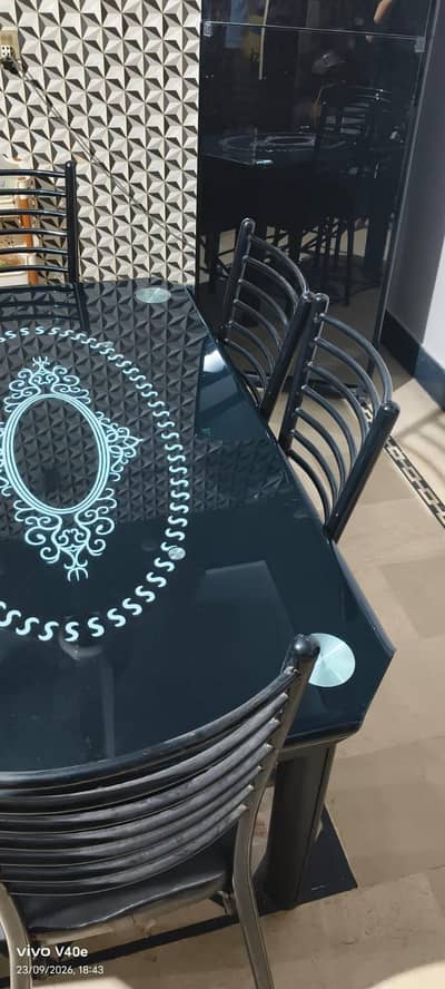 urgent sale 6 seats dinning table