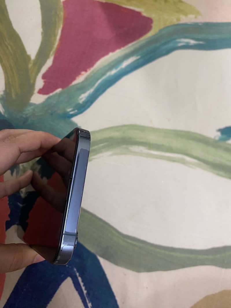 Apple iPhone 13 Pro Max 4
