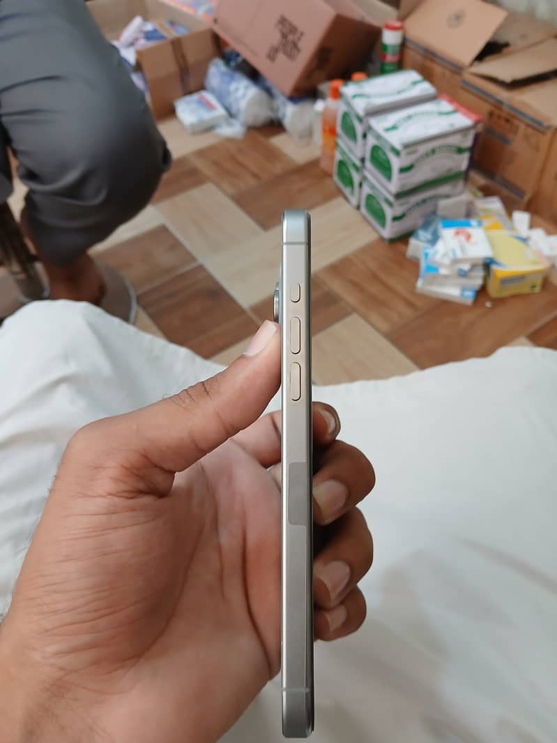 Apple iPhone 15 Pro Max 2