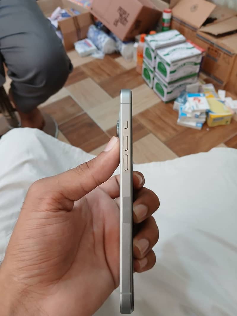 Apple iPhone 15 Pro Max 3