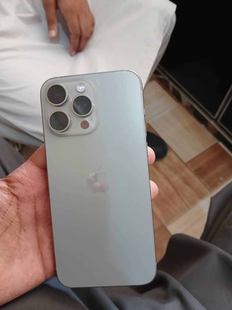 Apple iPhone 15 Pro Max 5