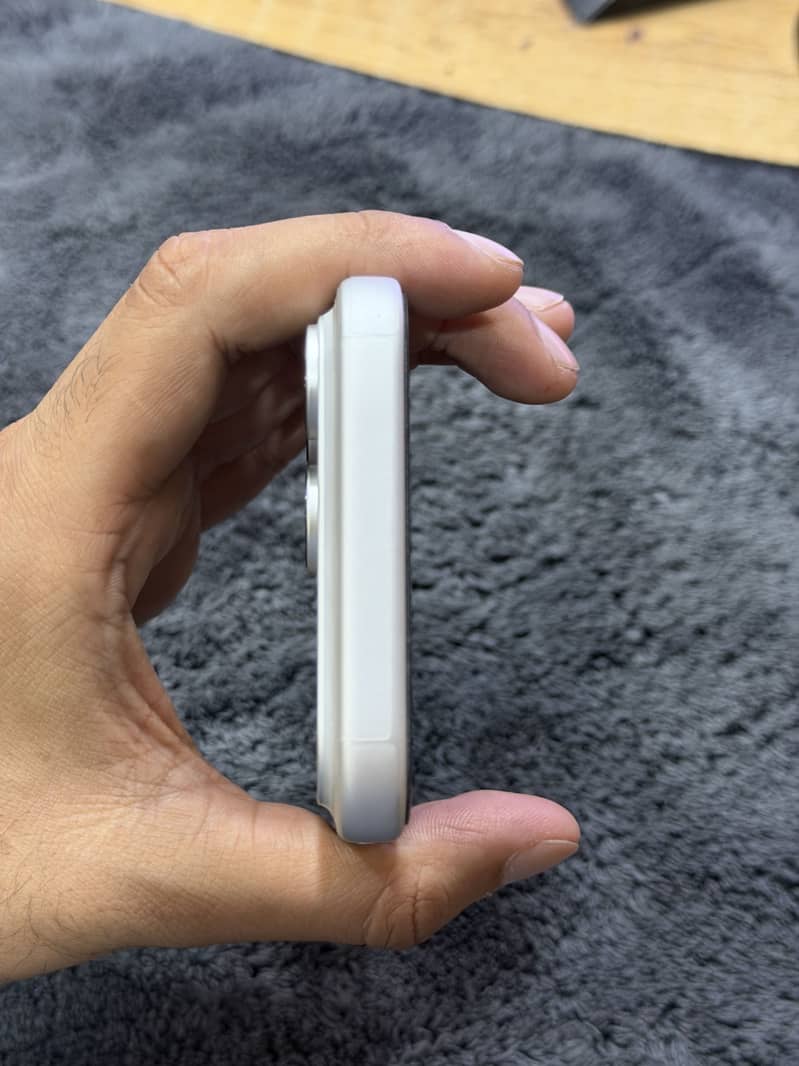 Apple iPhone 17 Pro Max 4