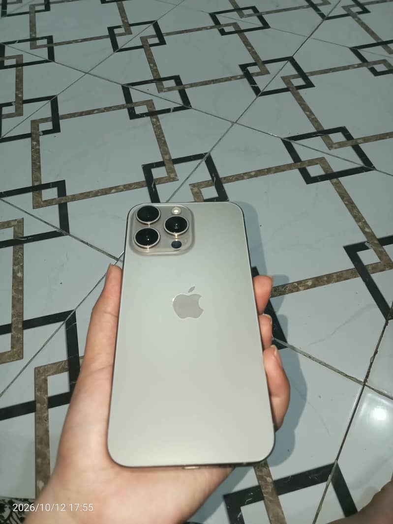 Apple iPhone 15 Pro Max 0