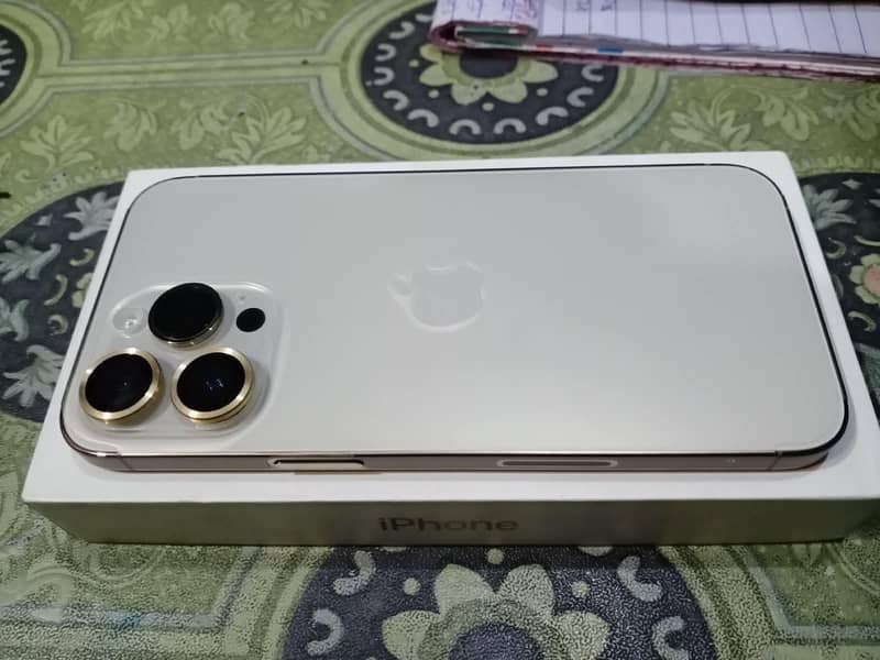 Apple iPhone 14 Pro Max 0
