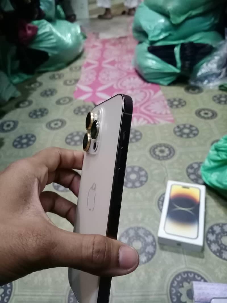 Apple iPhone 14 Pro Max 4
