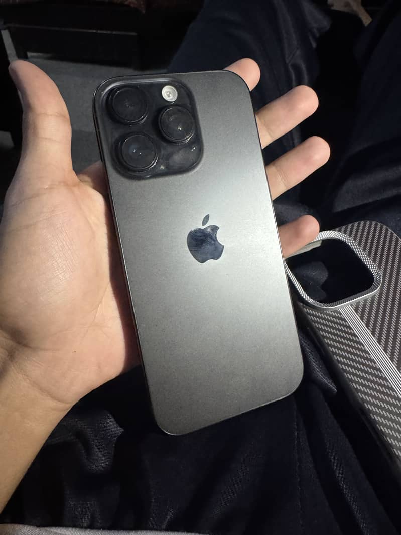 Apple iPhone 16 Pro 0