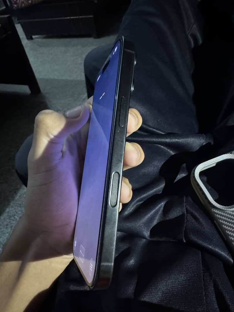 Apple iPhone 16 Pro 3