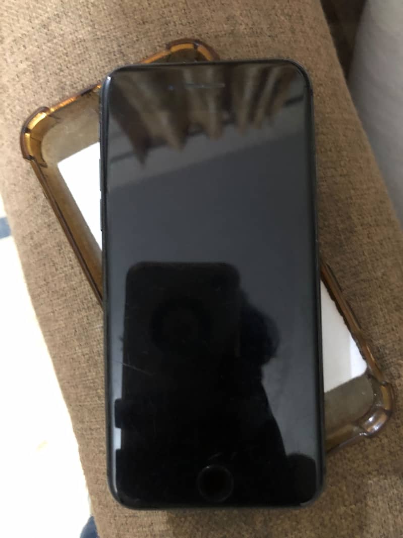 Apple iPhone 8 1