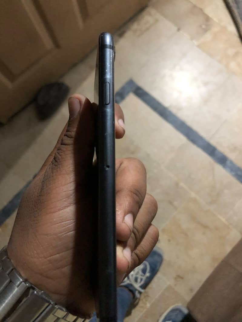 Apple iPhone 8 3