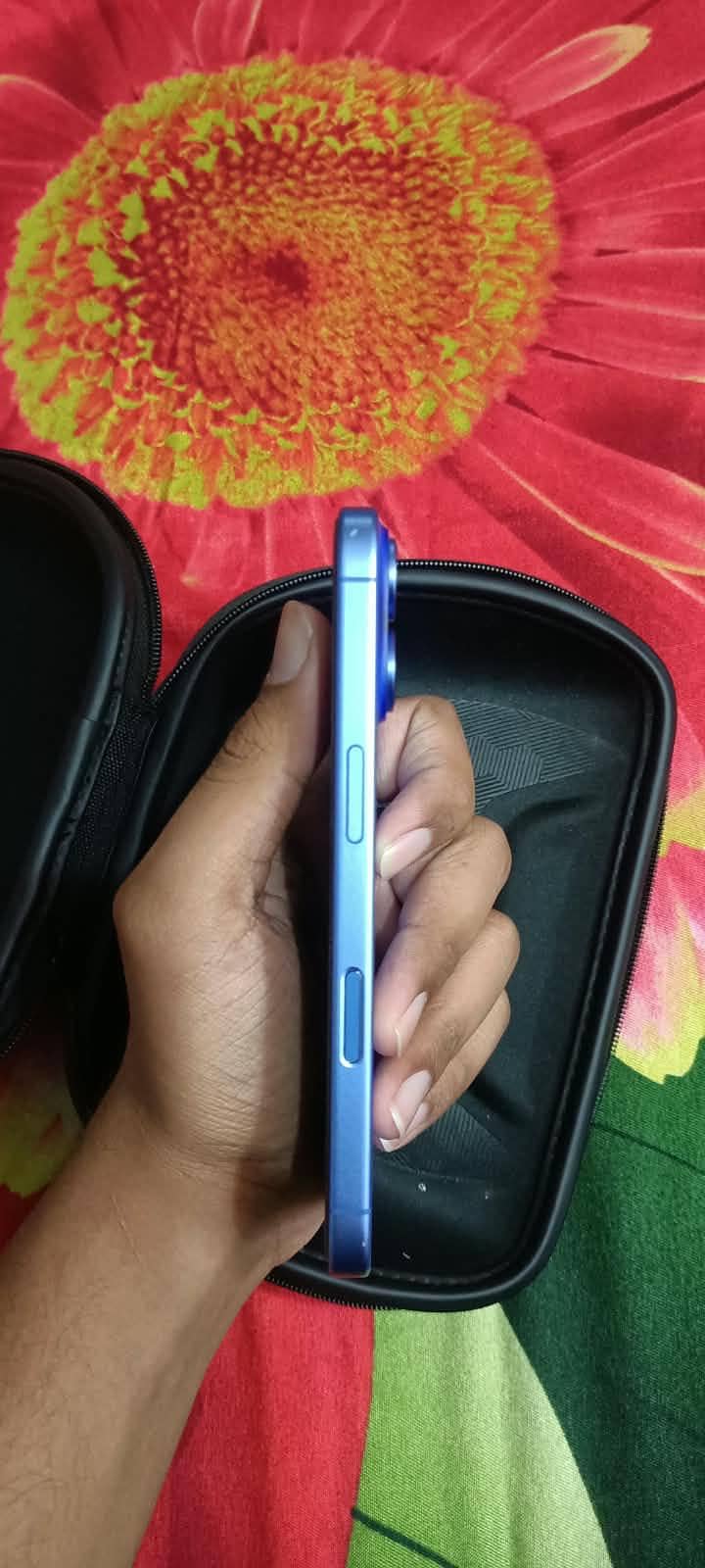 Apple iPhone 16 1