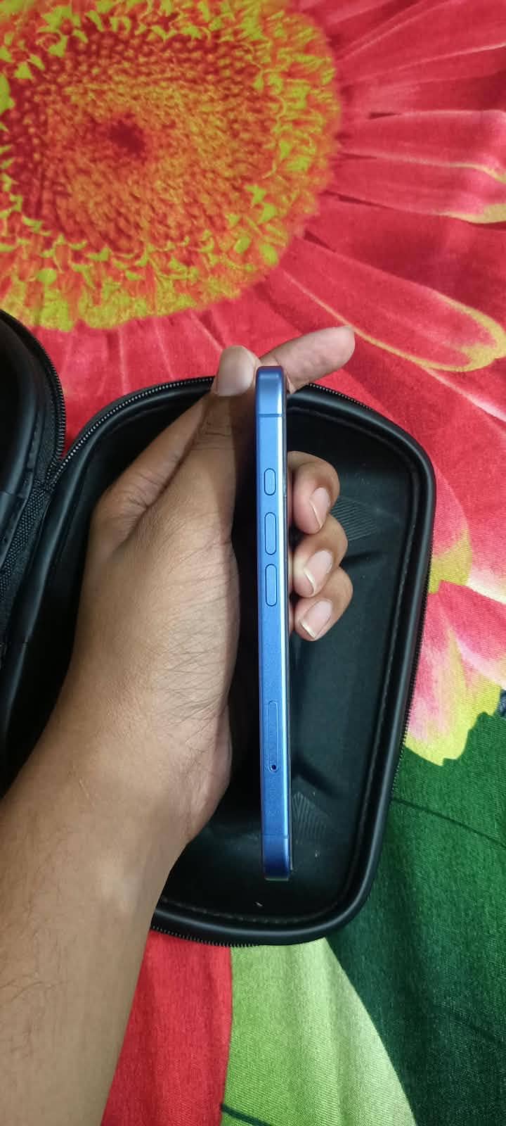 Apple iPhone 16 3