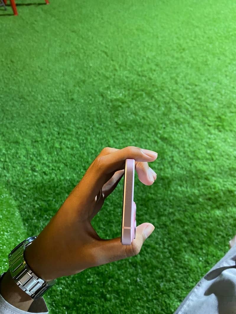 Apple iPhone 15 4