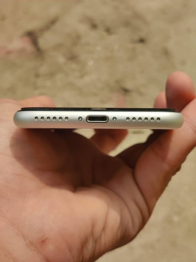 Apple iPhone SE 2 1